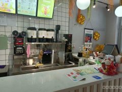 C9035位于阜康市二中附近临街80平商铺转让 可空转