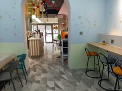 C9035位于阜康市二中附近临街80平商铺转让 可空转