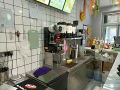 C9035位于阜康市二中附近临街80平商铺转让 可空转