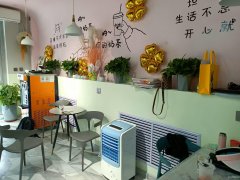 C9035位于阜康市二中附近临街80平商铺转让 可空转