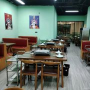 C9048位于昌吉市建国西路友好商场五楼137平店面转让