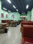 C9048位于昌吉市建国西路友好商场五楼137平店面转让