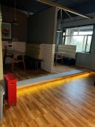 C9080位于阜康市华新小区附近临街257平商铺转让