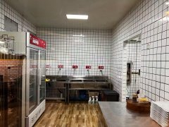 C9080位于阜康市华新小区附近临街257平商铺转让