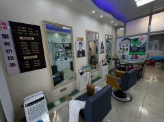 C9084位于昌吉健康路与延安路路口40平理发店转让