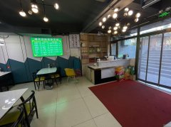 C9089位于米东区东华酒店旁140平快餐店转让