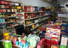 C9111位于奇台县商业街附近领秀花苑小区门面出售