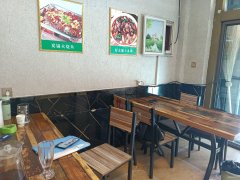 C9162位于昌吉市长宁南路五彩新城临街餐饮店面转让