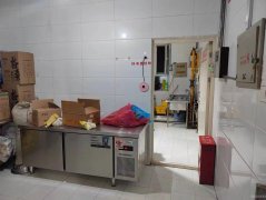 C9112位于五家渠职业科技学校档口转让