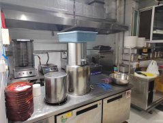 C9112位于五家渠职业科技学校档口转让