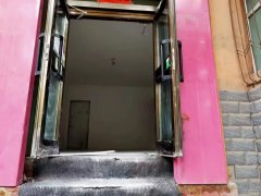 C8516位于昌吉市建国西路中医院旁临街门面