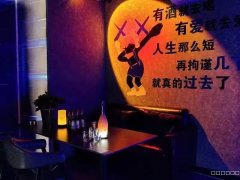 C9189位于乌市新天润丝路环球港临街150平店面转让