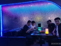 C9189位于乌市新天润丝路环球港临街150平店面转让