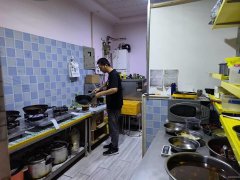 C9192乌鲁木齐市开发区二期香槟水岸内铺纯外卖店转让