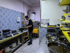 C9192乌鲁木齐市开发区二期香槟水岸内铺纯外卖店转让