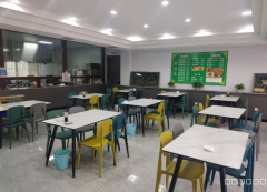 C9233位于呼图壁县阳光田园北区临街130平店面转让