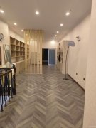 C9271万达金街沿街商铺美容院二楼出租