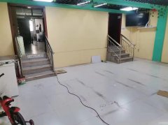 C9275位于昌吉市乌伊路边小区后门临街118平门面出租