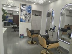 C9283昌吉市健康东路沿街店面转让