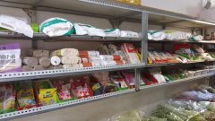 C9336出租昌吉市南五工东路金果庄园小区临街粮油水果疏菜店