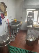 C9359西虹东路311号仙人掌足浴楼下独家沿街商铺转让