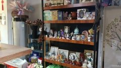 C9379昌吉市育林中学旁临街鲜花精品店转让空转均可