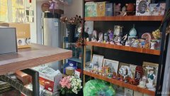 C9379昌吉市育林中学旁临街鲜花精品店转让空转均可