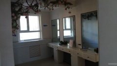 C9404出租昌吉市健康西路州医院公交车旁临街优质商铺