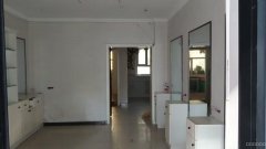 C9404出租昌吉市健康西路州医院公交车旁临街优质商铺