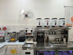 C9492乌鲁木齐星云雅居56中对面经营中饮品店转让