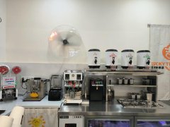 C9492乌鲁木齐星云雅居56中对面经营中饮品店转让