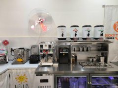 C9492乌鲁木齐星云雅居56中对面经营中饮品店转让