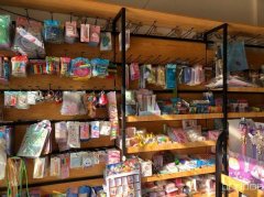 C9498店面转让 呼图壁县东风大街二小旁边文体店低价转让