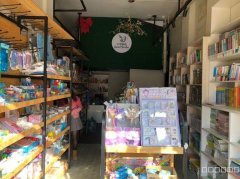 C9498店面转让 呼图壁县东风大街二小旁边文体店低价转让