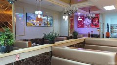 C9519(转让）沙依巴克区平川路口营业中精装餐饮旺铺（也