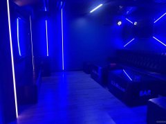 C9525位于昌吉市青年南路华东大厦酒吧街店面转让