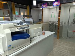 C9527位于昌吉市青年南路华东大厦临街店面转让