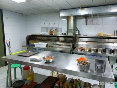 C9543位于昌吉市延安北路州医院附近临街店铺转让