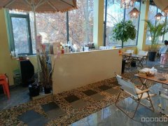 C9543位于昌吉市延安北路州医院附近临街店铺转让