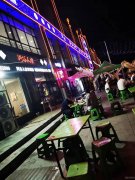 C9552乌苏市新区营业中精装修餐饮旺铺低价转让