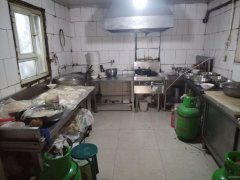 C9558阿勒泰路头宫加汽站对面60平餐厅转让