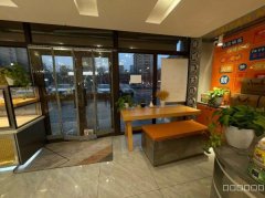 C9580位于昌吉吉祥花园学院东院附近甜点店转让（空转）