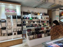 C9629新纪元购物中心一楼入口处档口转租 