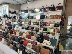 C9629新纪元购物中心一楼入口处档口转租 