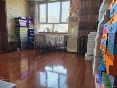 C9635位于呼图壁县东风大街鸿新百汇对面世纪名品二楼店铺转