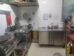 C9644位于昌吉市建国西路友好商场负一楼餐饮店转让