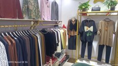 C9677位于昌吉市亚中汇好美购一楼服装店转让