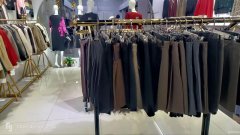 C9677位于昌吉市亚中汇好美购一楼服装店转让