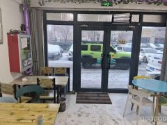 C9682位于昌吉市富有国际西门临街营业中小吃店转让