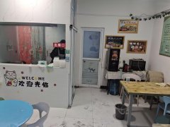 C9682位于昌吉市富有国际西门临街营业中小吃店转让